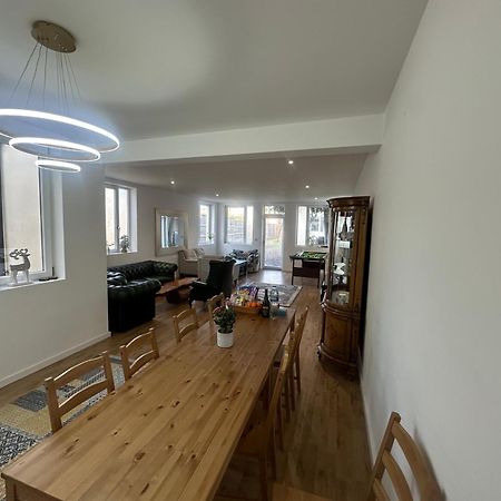 North London A Spacious 7 Bedroom House Accommodating Up To 18 People Complete With Own Gym And Table Tennis Екстер'єр фото