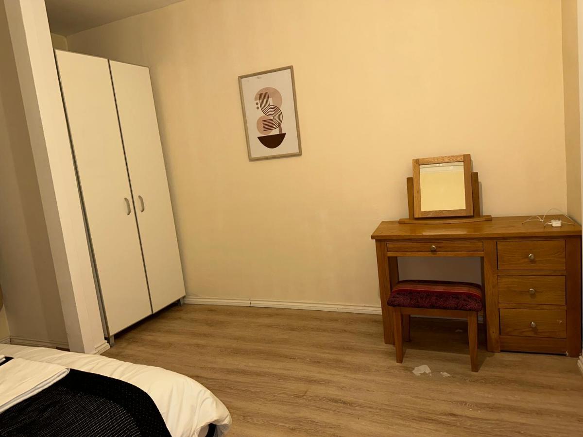 North London A Spacious 7 Bedroom House Accommodating Up To 18 People Complete With Own Gym And Table Tennis Екстер'єр фото
