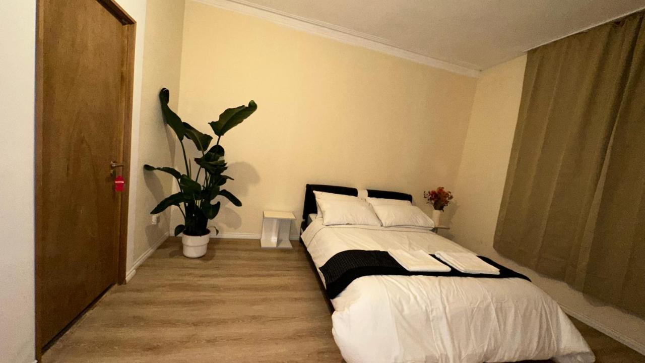 North London A Spacious 7 Bedroom House Accommodating Up To 18 People Complete With Own Gym And Table Tennis Екстер'єр фото
