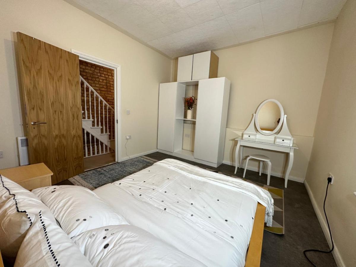 North London A Spacious 7 Bedroom House Accommodating Up To 18 People Complete With Own Gym And Table Tennis Екстер'єр фото
