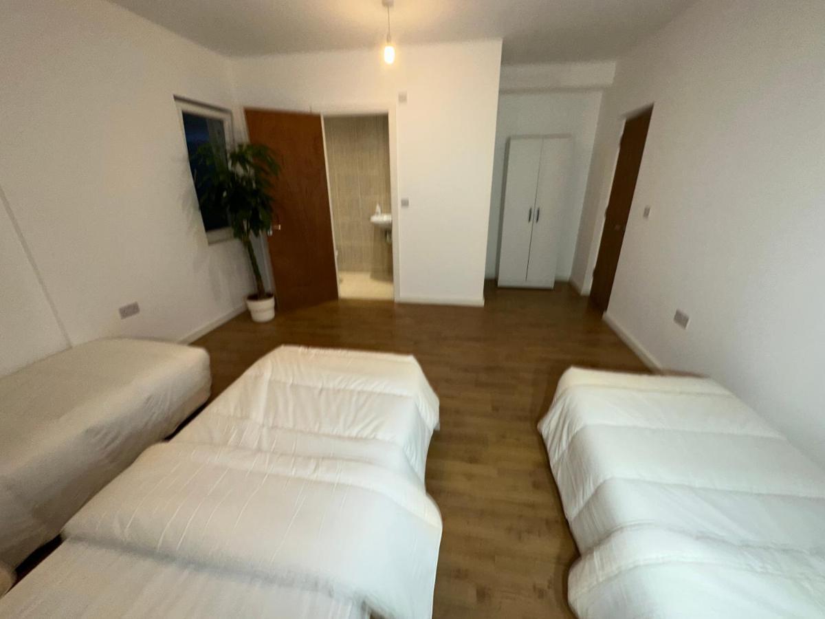 North London A Spacious 7 Bedroom House Accommodating Up To 18 People Complete With Own Gym And Table Tennis Екстер'єр фото