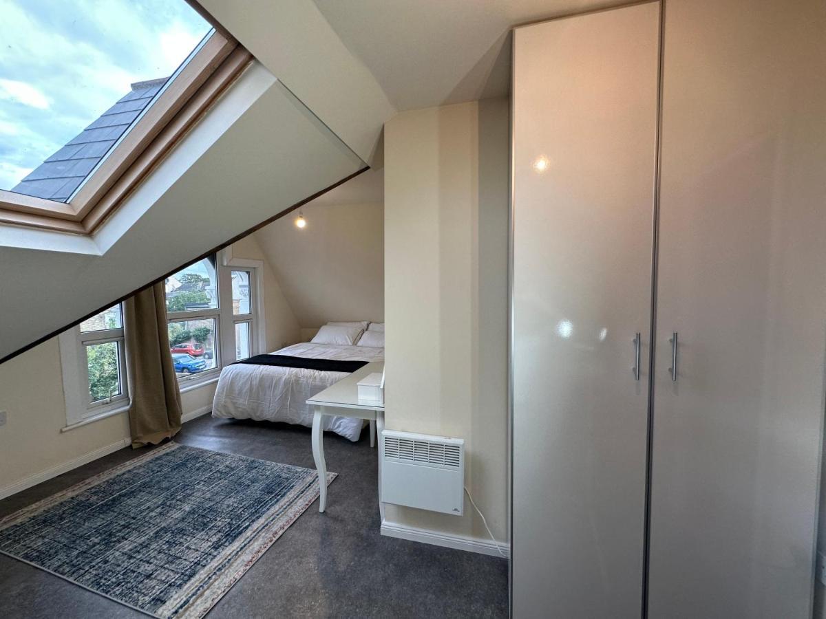 North London A Spacious 7 Bedroom House Accommodating Up To 18 People Complete With Own Gym And Table Tennis Екстер'єр фото