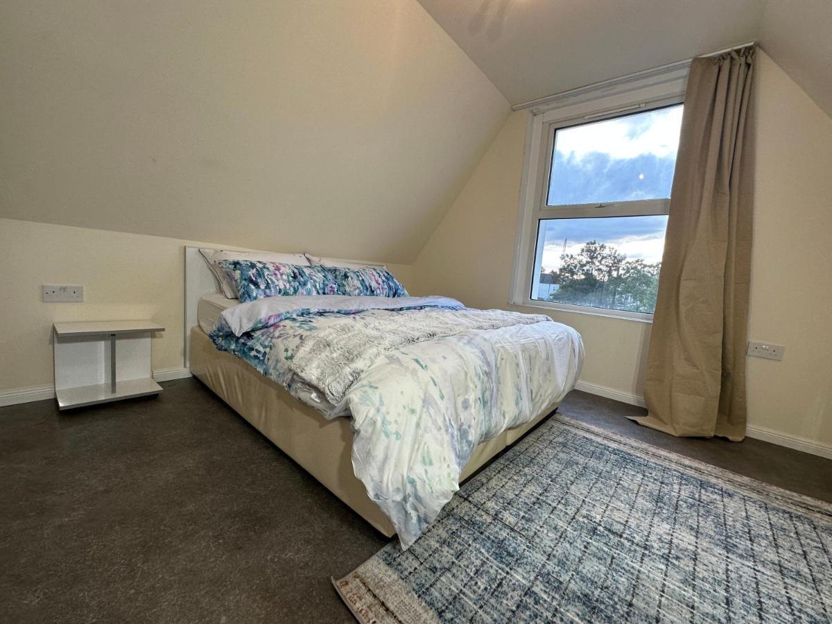 North London A Spacious 7 Bedroom House Accommodating Up To 18 People Complete With Own Gym And Table Tennis Екстер'єр фото