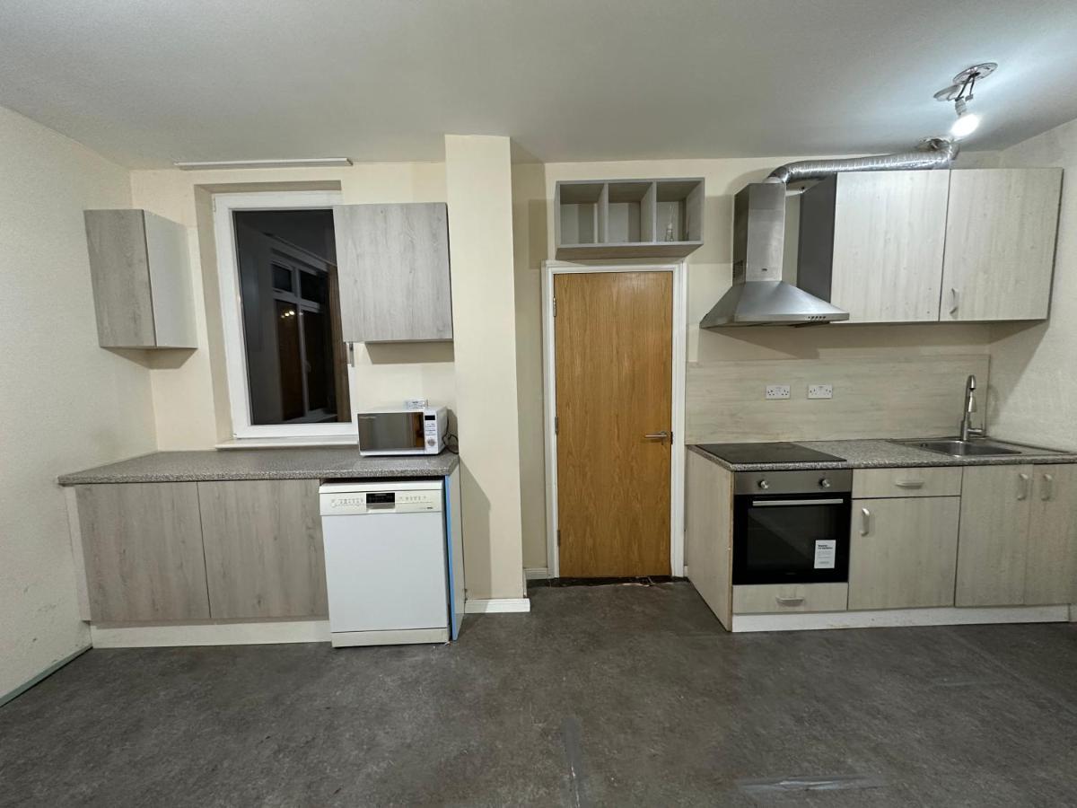 North London A Spacious 7 Bedroom House Accommodating Up To 18 People Complete With Own Gym And Table Tennis Екстер'єр фото