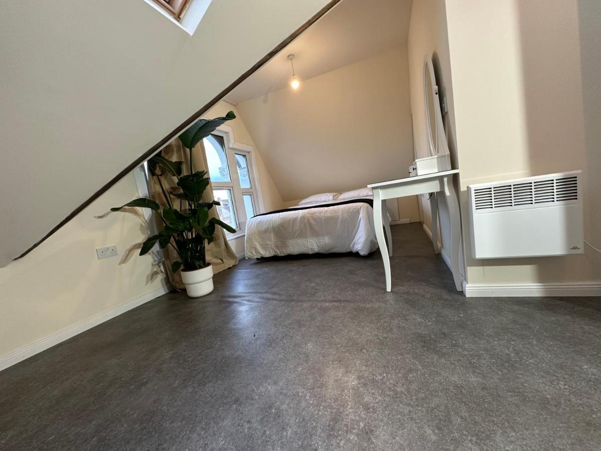 North London A Spacious 7 Bedroom House Accommodating Up To 18 People Complete With Own Gym And Table Tennis Екстер'єр фото