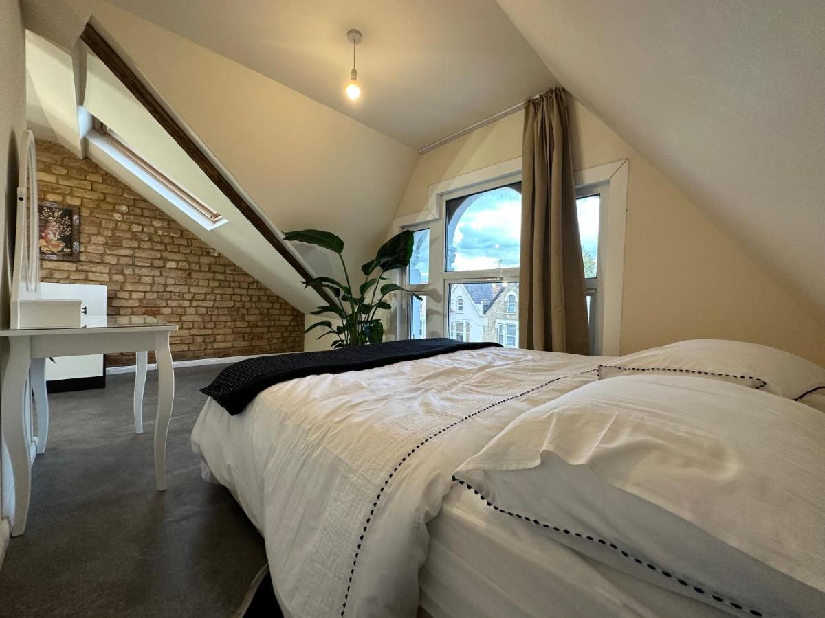North London A Spacious 7 Bedroom House Accommodating Up To 18 People Complete With Own Gym And Table Tennis Екстер'єр фото