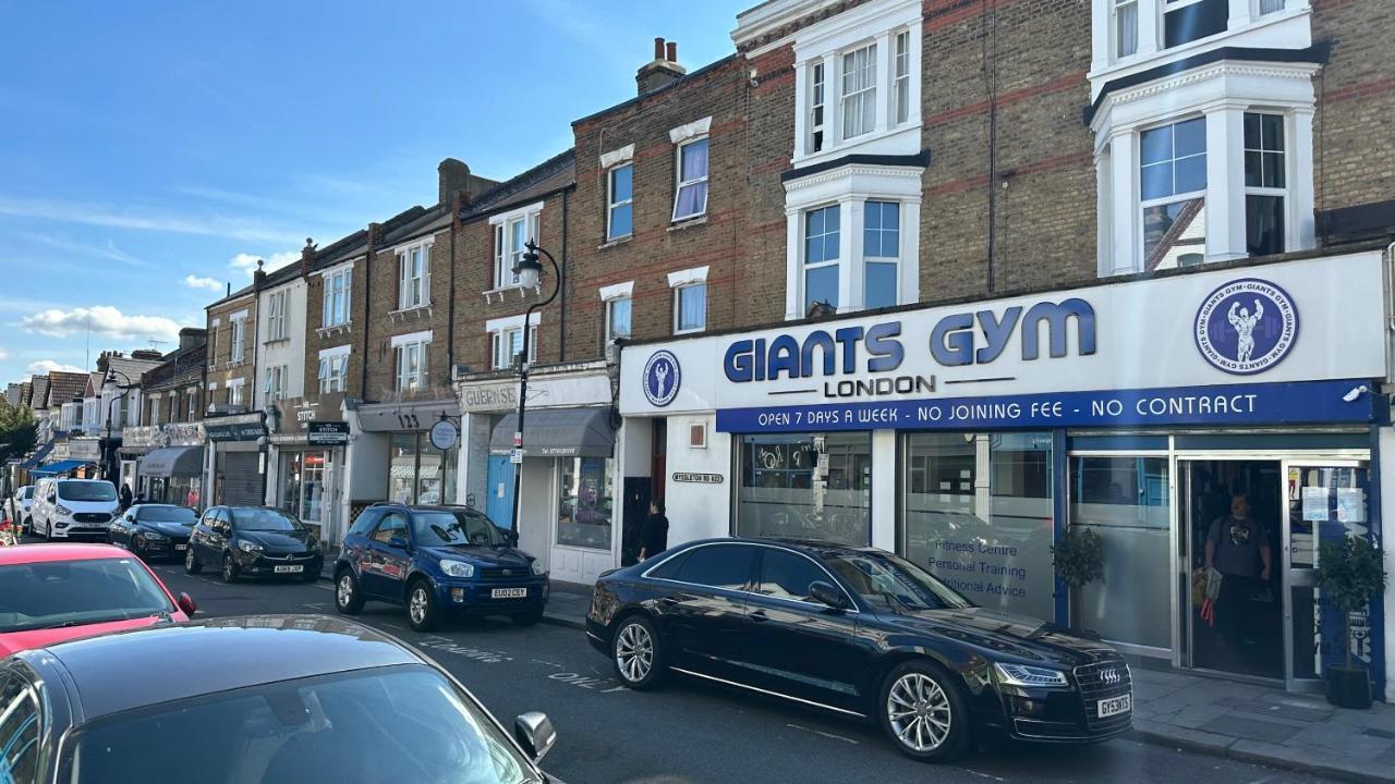 North London A Spacious 7 Bedroom House Accommodating Up To 18 People Complete With Own Gym And Table Tennis Екстер'єр фото