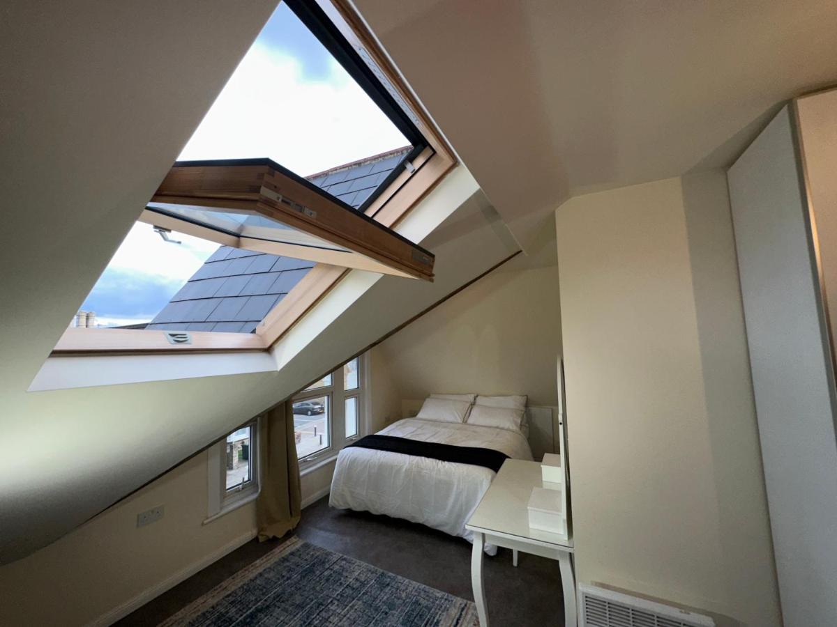 North London A Spacious 7 Bedroom House Accommodating Up To 18 People Complete With Own Gym And Table Tennis Екстер'єр фото