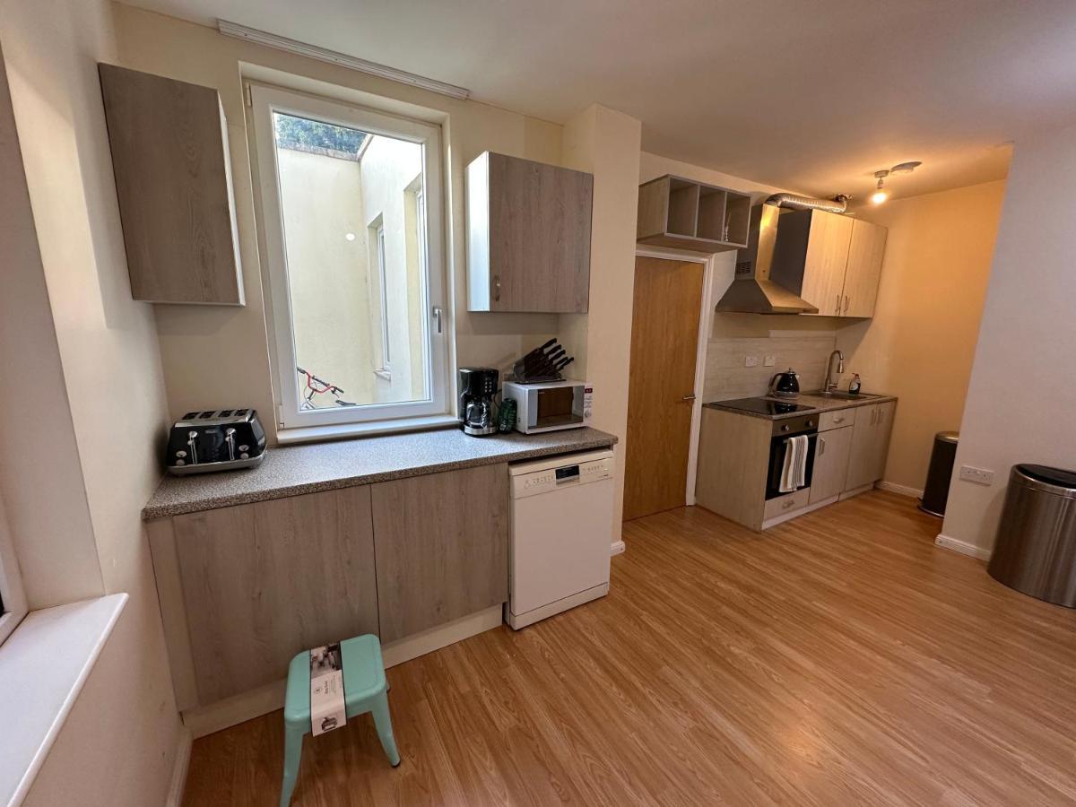 North London A Spacious 7 Bedroom House Accommodating Up To 18 People Complete With Own Gym And Table Tennis Екстер'єр фото