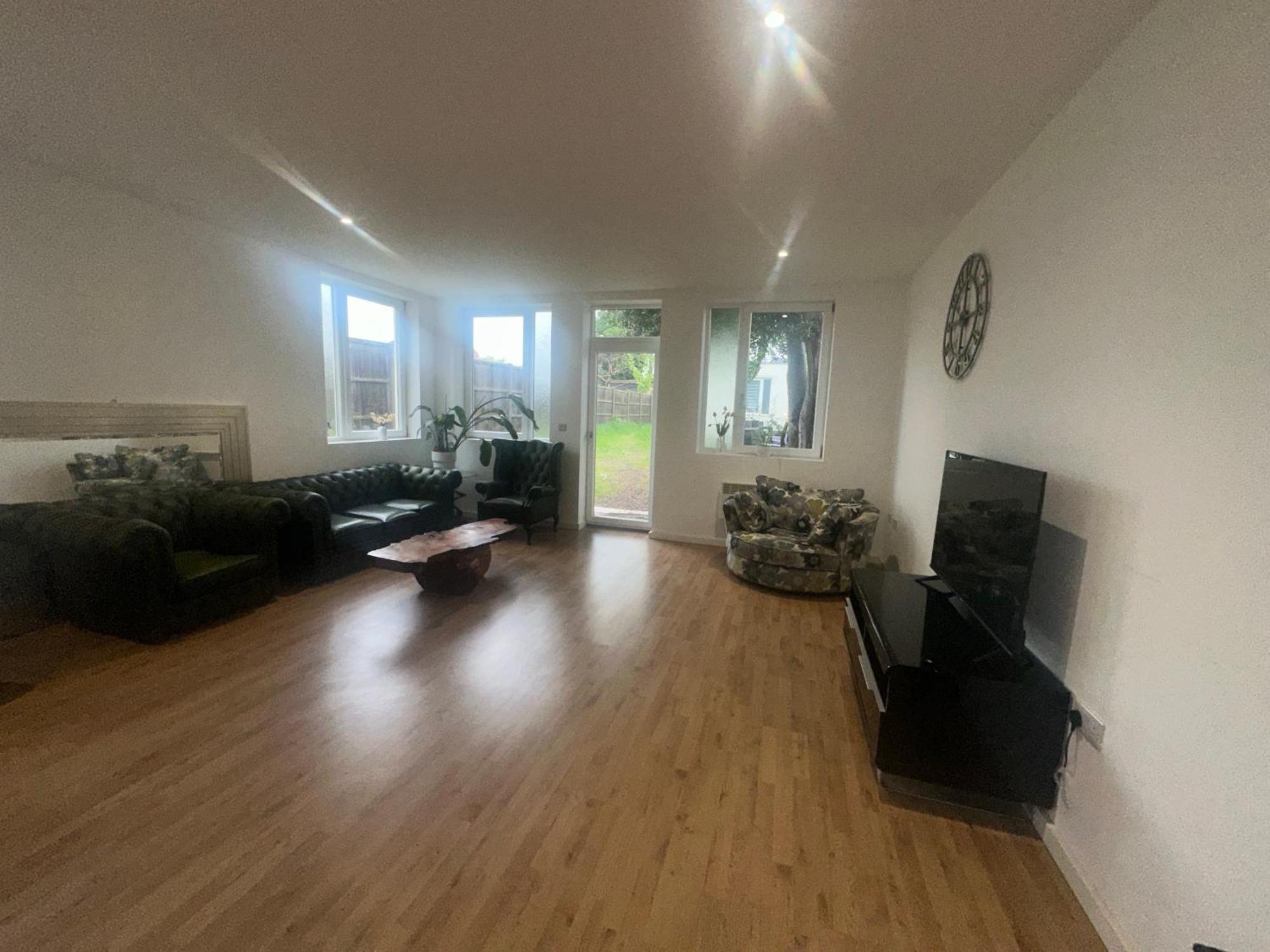 North London A Spacious 7 Bedroom House Accommodating Up To 18 People Complete With Own Gym And Table Tennis Екстер'єр фото