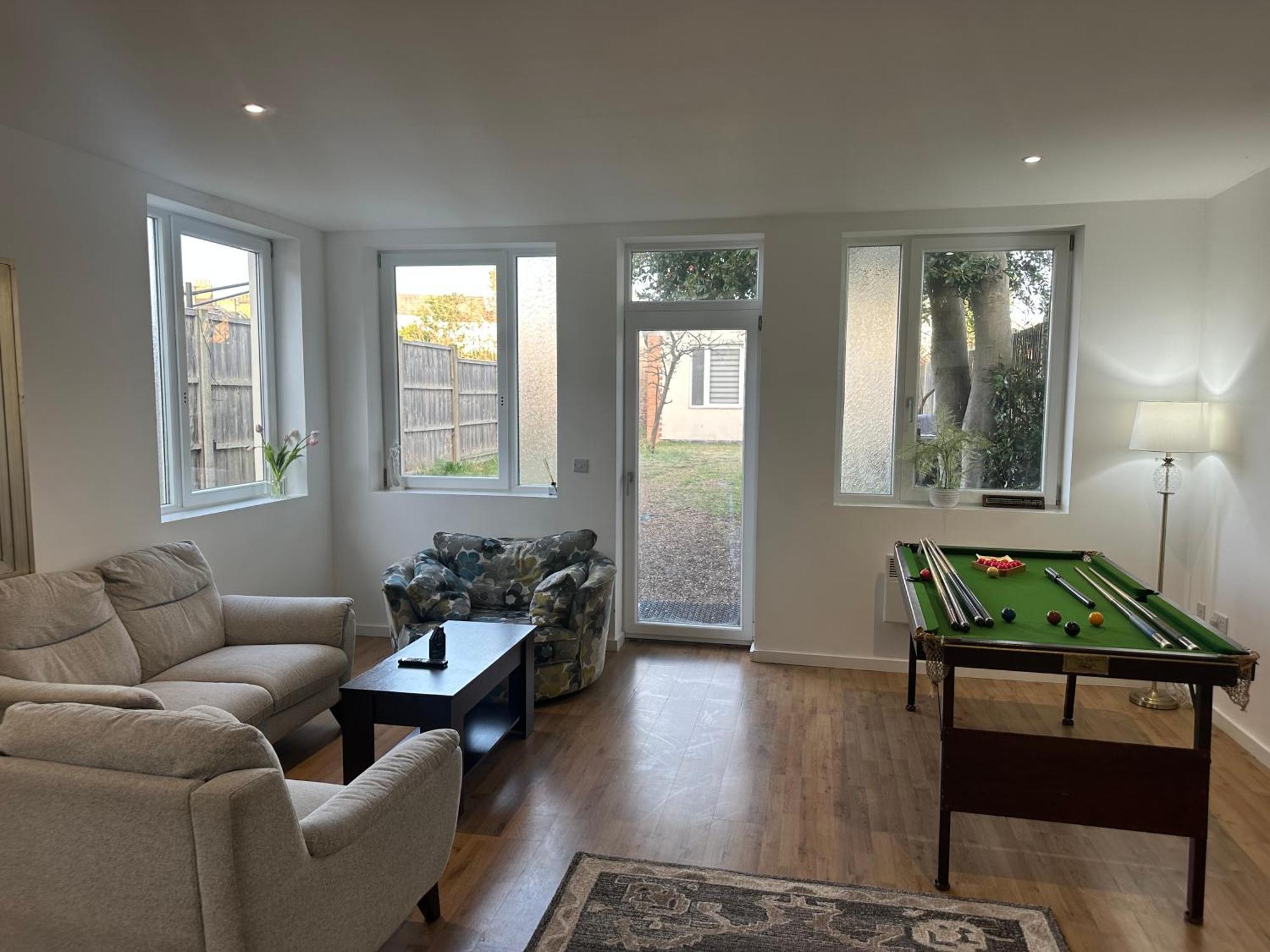 North London A Spacious 7 Bedroom House Accommodating Up To 18 People Complete With Own Gym And Table Tennis Екстер'єр фото