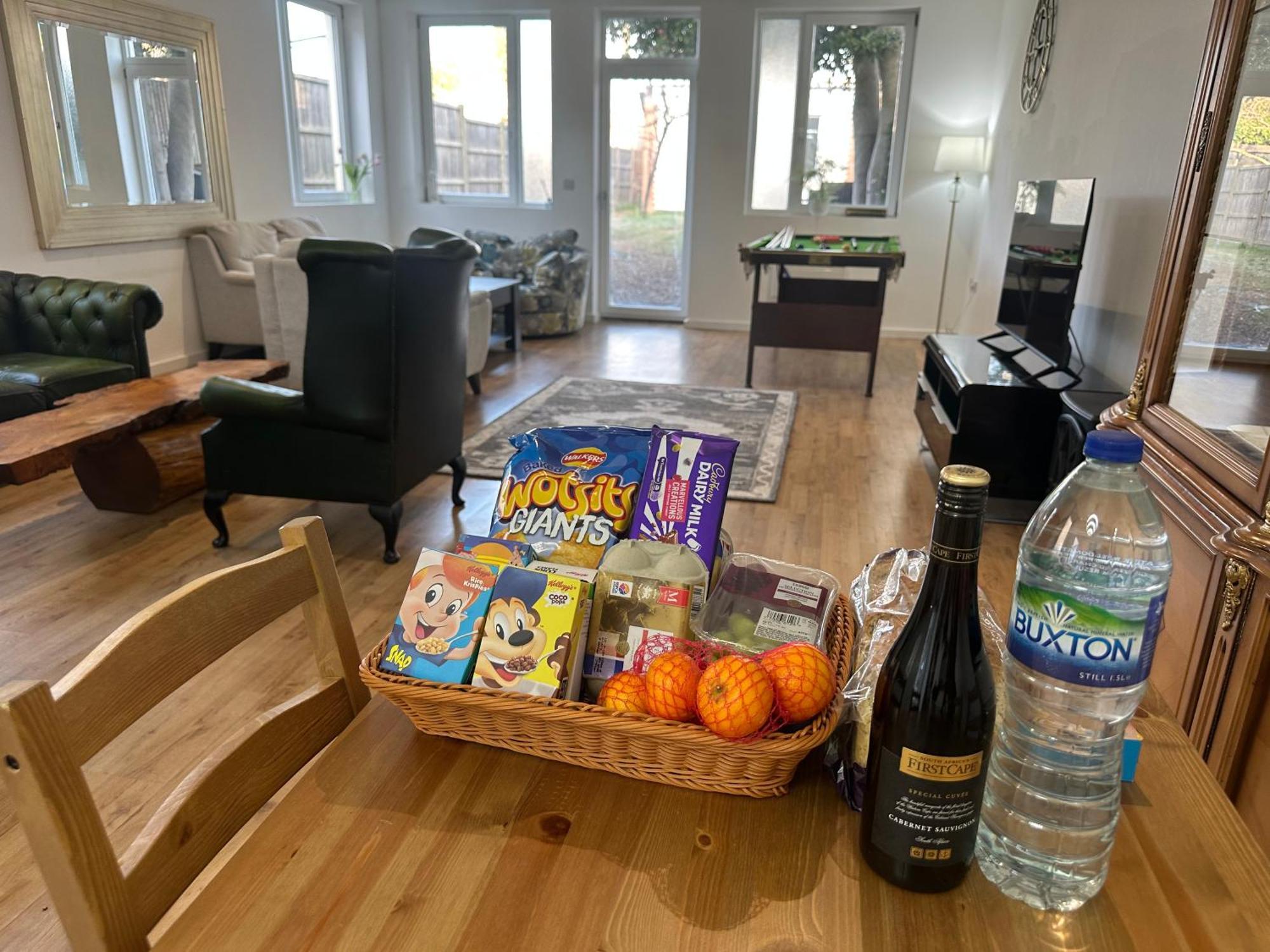 North London A Spacious 7 Bedroom House Accommodating Up To 18 People Complete With Own Gym And Table Tennis Екстер'єр фото