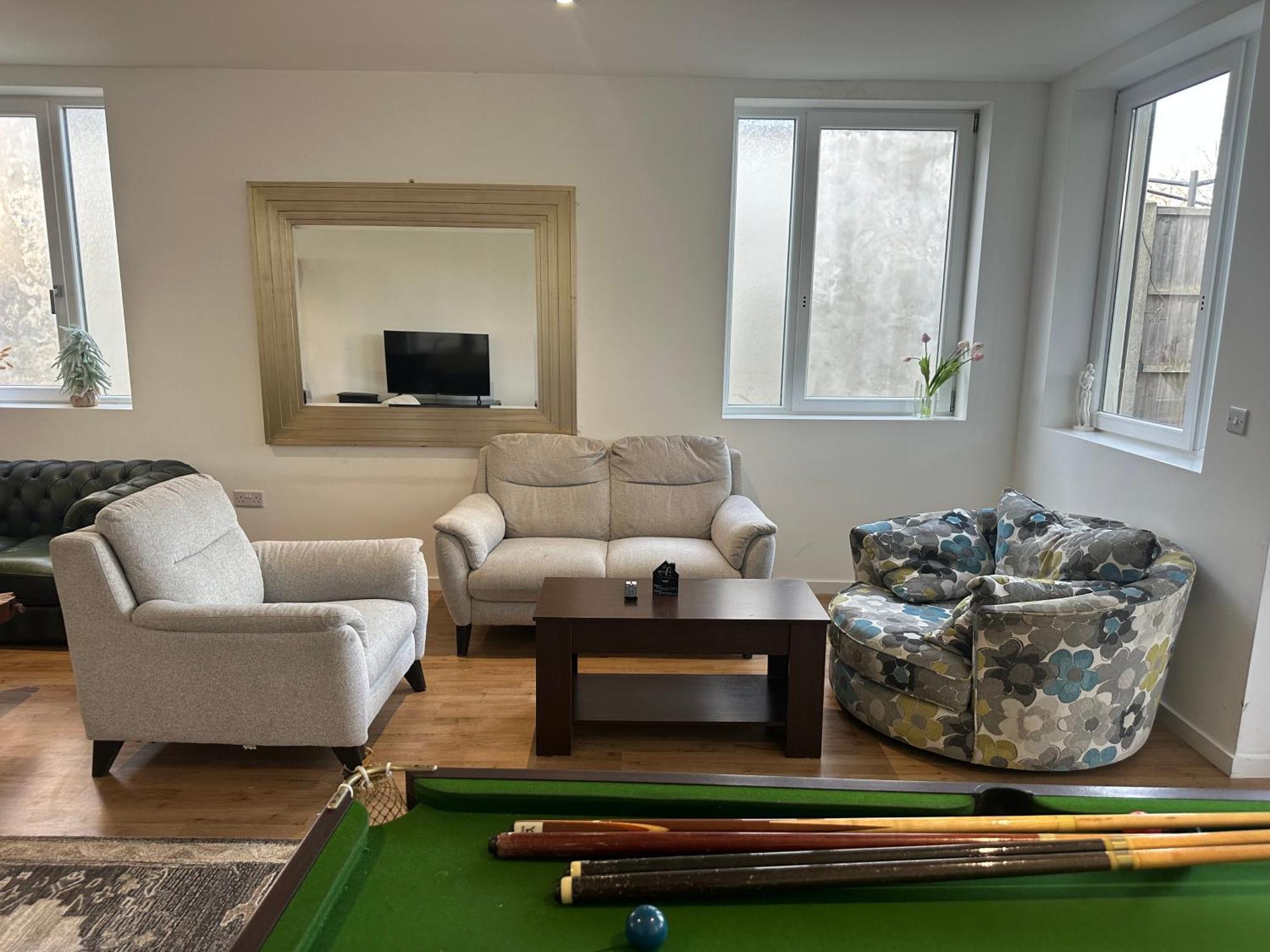 North London A Spacious 7 Bedroom House Accommodating Up To 18 People Complete With Own Gym And Table Tennis Екстер'єр фото